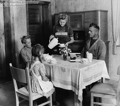 Bauernfamilie aus Bruchstedt (Kreis Sondershausen) (Juli 1950)